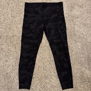 Lululemon Black Camo Invigorate High-Rise Tight 28” – Size 16
